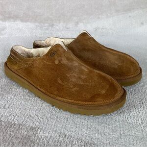 UGG Neuman Mens Clogs Slippers Size US 10 Chestnut Suede Sheepskin Slip-On